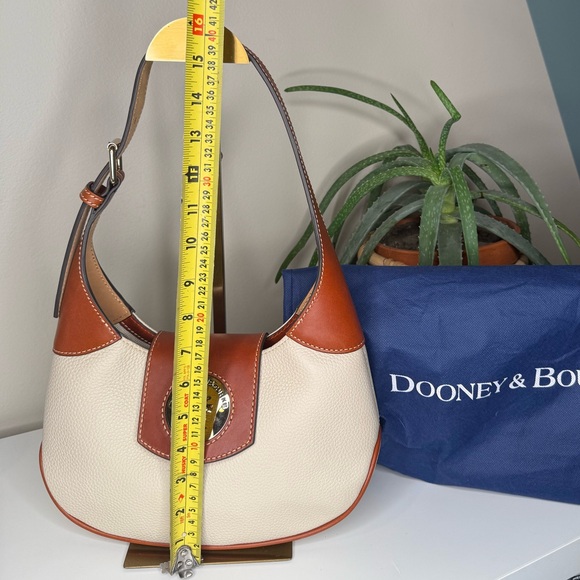 Dooney & Bourke Pebble Turnlock Hobo 26 Cream Chestnut Pebble Leather Bag - Picture 11 of 12